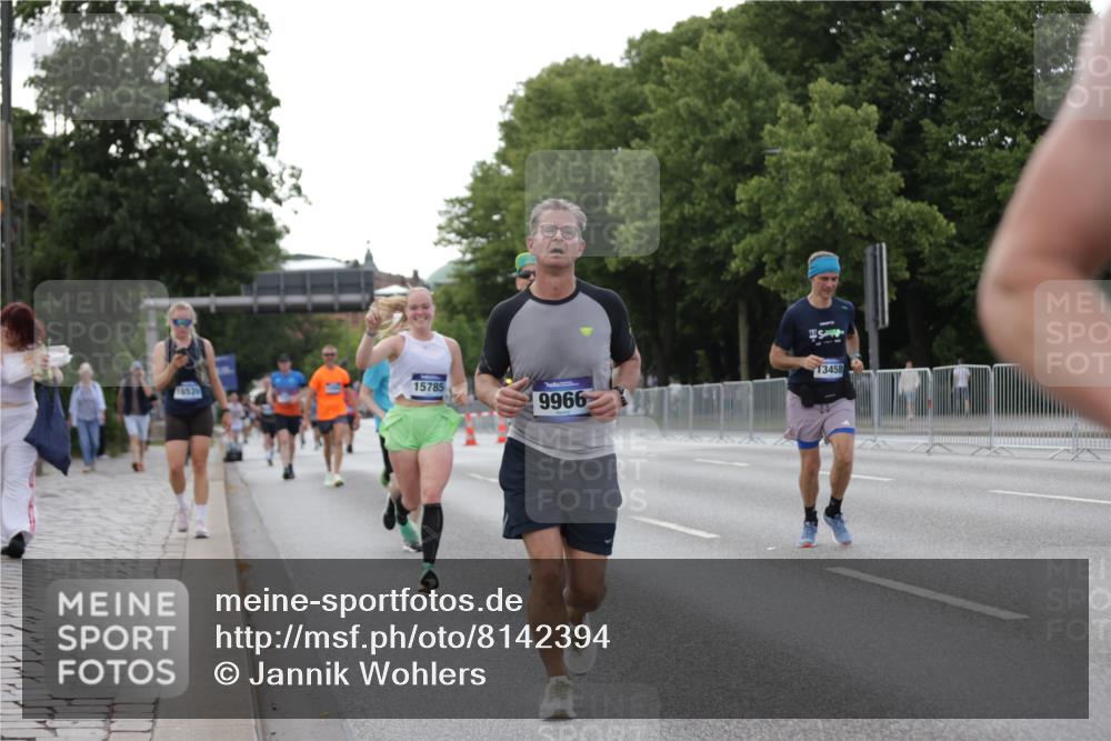 29.06.2025 - hella hamburg halbmarathon Jannik Wohlers http://msf.ph/oto/8142394 29.06.2025 10:07:30 Lombardsbrücke 1079, 1173, 1527, 2190, 2309, 3328, 4228, 4864, 5100, 5287, 6918, 7760, 9071, 9966, 10703, 11114, 11394, 11641, 12789, 12893, 13458, 15785, 16241, 16539, 16809, 16915, 18270, 18531 meine-sportfotos.de