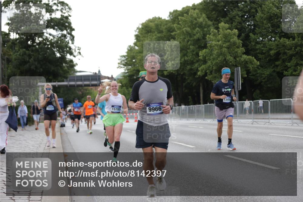 29.06.2025 - hella hamburg halbmarathon Jannik Wohlers http://msf.ph/oto/8142397 29.06.2025 10:07:30 Lombardsbrücke 1079, 1173, 1527, 2190, 2309, 3328, 4228, 4864, 5100, 5287, 6918, 7760, 9071, 9966, 10703, 11114, 11394, 11641, 12789, 12893, 13458, 15785, 16241, 16539, 16809, 16915, 18270, 18531 meine-sportfotos.de