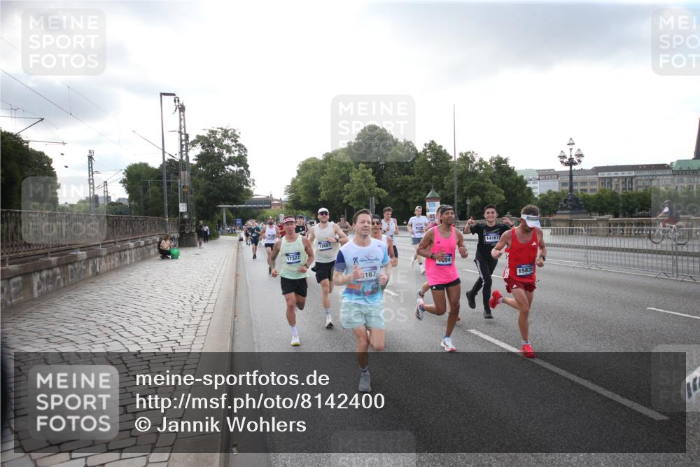 29.06.2025 - hella hamburg halbmarathon Jannik Wohlers http://msf.ph/oto/8142400 29.06.2025 09:45:30 Lombardsbrücke 1080, 1686, 1894, 2460, 4463, 4812, 5187, 5550, 6878, 7186, 7880, 7965, 8062, 10270, 10484, 12189, 12232, 12681, 13167, 13343, 13686, 13754, 14167, 14548, 14549, 14622, 15054, 15326, 15507, 15835, 16148, 16724, 16755, 17117, 17191, 17197, 17322, 17691, 18135, 18854, 19022 meine-sportfotos.de
