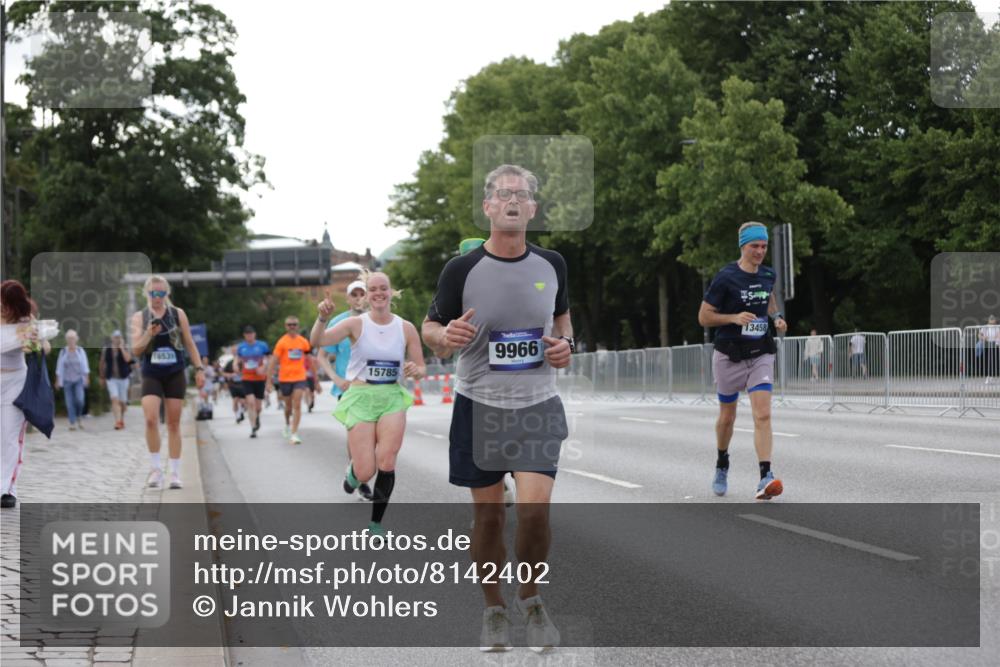 29.06.2025 - hella hamburg halbmarathon Jannik Wohlers http://msf.ph/oto/8142402 29.06.2025 10:07:30 Lombardsbrücke 1079, 1173, 1527, 2190, 2309, 3328, 4228, 4864, 5100, 5287, 6918, 7760, 9071, 9966, 10703, 11114, 11394, 11641, 12789, 12893, 13458, 15785, 16241, 16539, 16809, 16915, 18270, 18531 meine-sportfotos.de