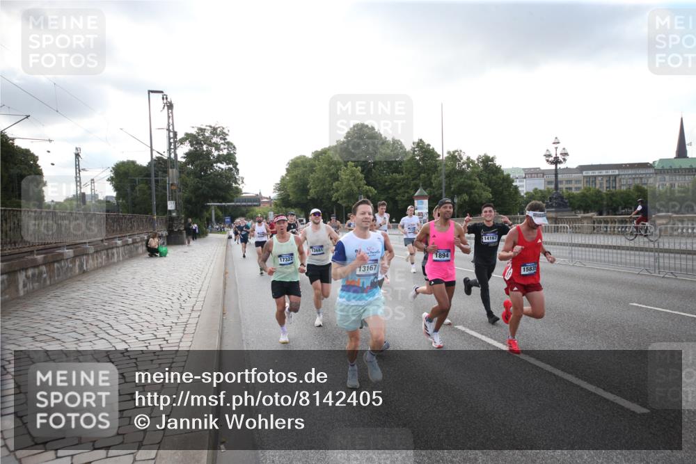 29.06.2025 - hella hamburg halbmarathon Jannik Wohlers http://msf.ph/oto/8142405 29.06.2025 09:45:30 Lombardsbrücke 1080, 1686, 1894, 2460, 4463, 4812, 5187, 5550, 6878, 7186, 7880, 7965, 8062, 10270, 10484, 12189, 12232, 12681, 13167, 13343, 13686, 13754, 14167, 14548, 14549, 14622, 15054, 15326, 15507, 15835, 16148, 16724, 16755, 17117, 17191, 17197, 17322, 17691, 18135, 18854, 19022 meine-sportfotos.de