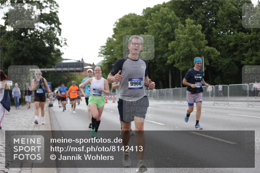 29.06.2025 - hella hamburg halbmarathon Jannik Wohlers http://msf.ph/oto/8142413 29.06.2025 10:07:31 Lombardsbrücke 1079, 1527, 2309, 3328, 4228, 4864, 5100, 5287, 6918, 7760, 9071, 9966, 10703, 11114, 11394, 11641, 12789, 12893, 13458, 15785, 16539, 16809, 16915, 18270, 18531 meine-sportfotos.de