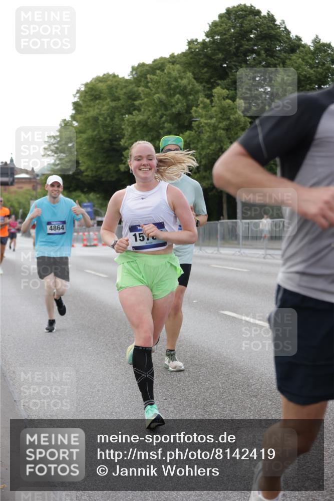29.06.2025 - hella hamburg halbmarathon Jannik Wohlers http://msf.ph/oto/8142419 29.06.2025 10:07:32 Lombardsbrücke 1079, 1527, 2309, 3328, 4228, 4864, 5100, 5287, 6918, 7760, 9071, 9966, 10703, 11114, 11394, 11641, 12789, 12893, 13458, 15785, 16539, 16809, 16915, 18270, 18531 meine-sportfotos.de