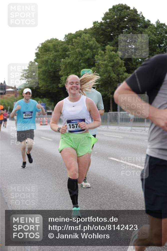 29.06.2025 - hella hamburg halbmarathon Jannik Wohlers http://msf.ph/oto/8142423 29.06.2025 10:07:32 Lombardsbrücke 1079, 1527, 2309, 3328, 4228, 4864, 5100, 5287, 6918, 7760, 9071, 9966, 10703, 11114, 11394, 11641, 12789, 12893, 13458, 15785, 16539, 16809, 16915, 18270, 18531 meine-sportfotos.de
