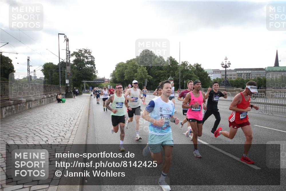 29.06.2025 - hella hamburg halbmarathon Jannik Wohlers http://msf.ph/oto/8142425 29.06.2025 09:45:30 Lombardsbrücke 1080, 1686, 1894, 2460, 4463, 4812, 5187, 5550, 6878, 7186, 7880, 7965, 8062, 10270, 10484, 12189, 12232, 12681, 13167, 13343, 13686, 13754, 14167, 14548, 14549, 14622, 15054, 15326, 15507, 15835, 16148, 16724, 16755, 17117, 17191, 17197, 17322, 17691, 18135, 18854, 19022 meine-sportfotos.de