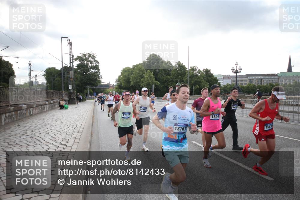 29.06.2025 - hella hamburg halbmarathon Jannik Wohlers http://msf.ph/oto/8142433 29.06.2025 09:45:30 Lombardsbrücke 1080, 1686, 1894, 2460, 4463, 4812, 5187, 5550, 6878, 7186, 7880, 7965, 8062, 10270, 10484, 12189, 12232, 12681, 13167, 13343, 13686, 13754, 14167, 14548, 14549, 14622, 15054, 15326, 15507, 15835, 16148, 16724, 16755, 17117, 17191, 17197, 17322, 17691, 18135, 18854, 19022 meine-sportfotos.de