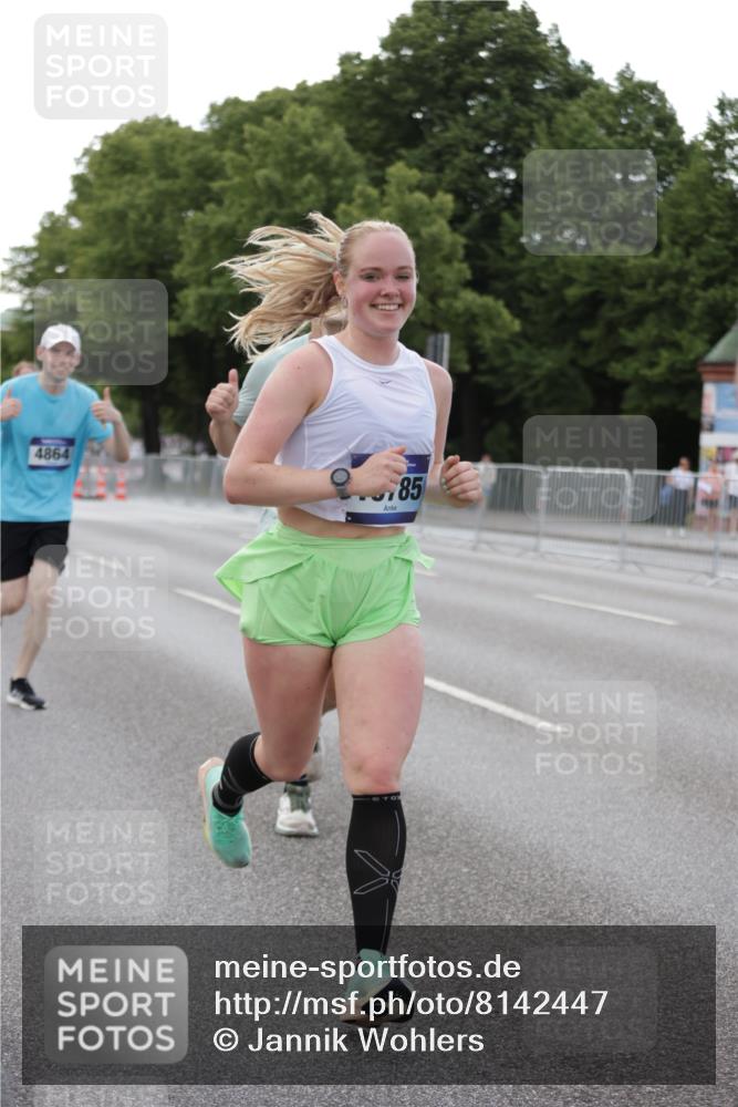 29.06.2025 - hella hamburg halbmarathon Jannik Wohlers http://msf.ph/oto/8142447 29.06.2025 10:07:32 Lombardsbrücke 1079, 1527, 2309, 3328, 4228, 4864, 5100, 5287, 6918, 7760, 9071, 9966, 10703, 11114, 11394, 11641, 12789, 12893, 13458, 15785, 16539, 16809, 16915, 18270, 18531 meine-sportfotos.de
