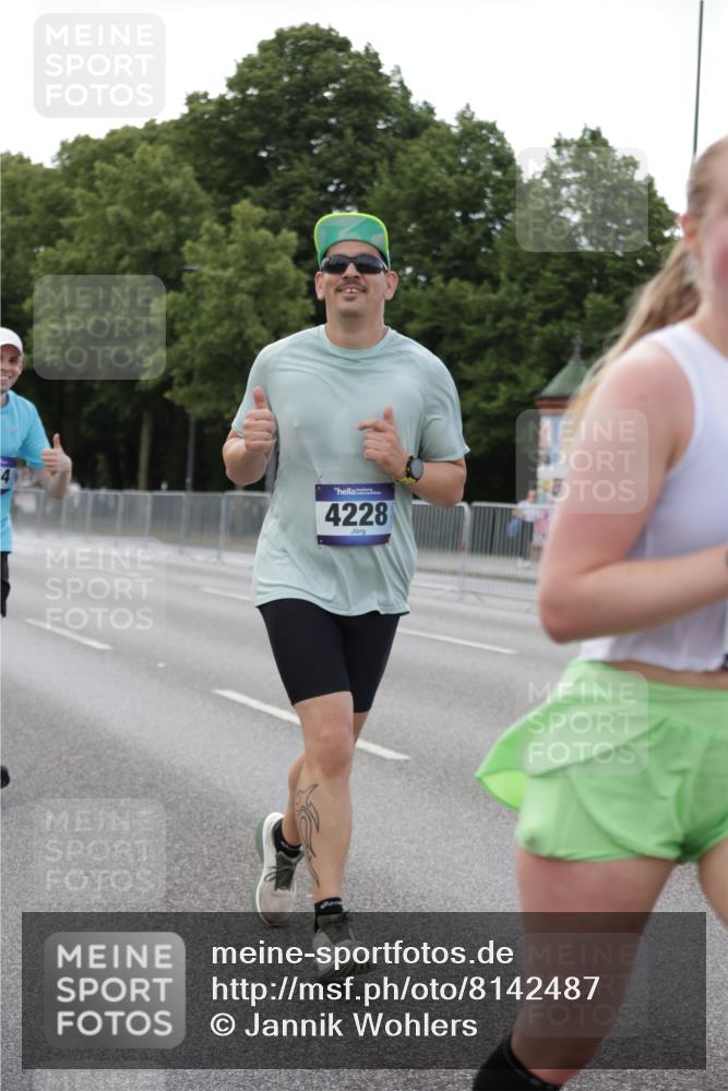 29.06.2025 - hella hamburg halbmarathon Jannik Wohlers http://msf.ph/oto/8142487 29.06.2025 10:07:33 Lombardsbrücke 1079, 1527, 2309, 3328, 4228, 4864, 5100, 5287, 6918, 7760, 9071, 9966, 10703, 11114, 11394, 11641, 12789, 12893, 13458, 15785, 16539, 16809, 16915, 18270, 18531 meine-sportfotos.de