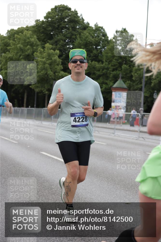 29.06.2025 - hella hamburg halbmarathon Jannik Wohlers http://msf.ph/oto/8142500 29.06.2025 10:07:33 Lombardsbrücke 1079, 1527, 2309, 3328, 4228, 4864, 5100, 5287, 6918, 7760, 9071, 9966, 10703, 11114, 11394, 11641, 12789, 12893, 13458, 15785, 16539, 16809, 16915, 18270, 18531 meine-sportfotos.de