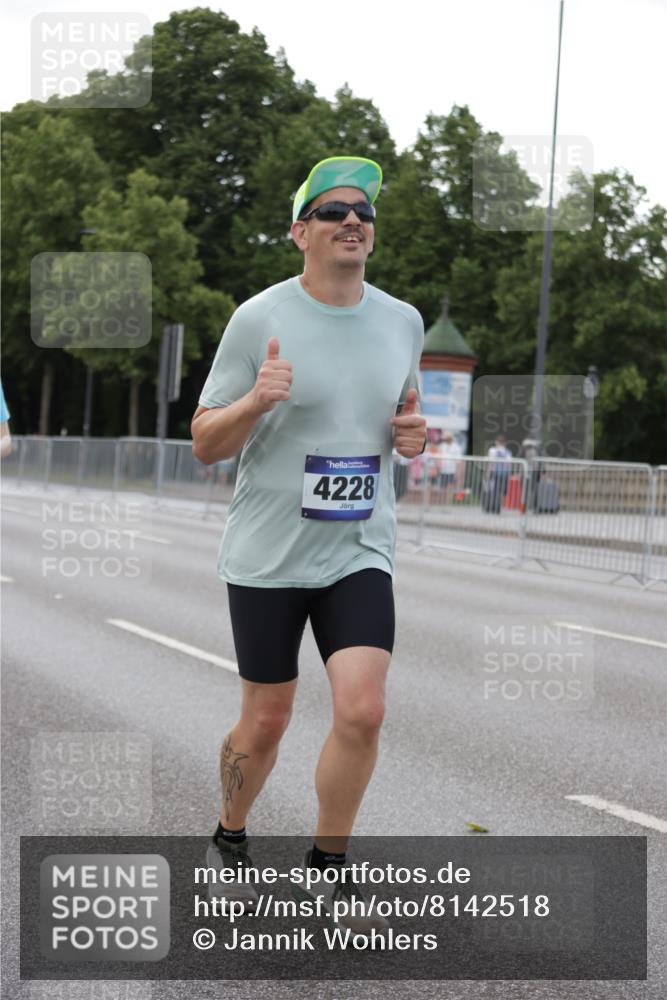 29.06.2025 - hella hamburg halbmarathon Jannik Wohlers http://msf.ph/oto/8142518 29.06.2025 10:07:33 Lombardsbrücke 1079, 1527, 2309, 3328, 4228, 4864, 5100, 5287, 6918, 7760, 9071, 9966, 10703, 11114, 11394, 11641, 12789, 12893, 13458, 15785, 16539, 16809, 16915, 18270, 18531 meine-sportfotos.de