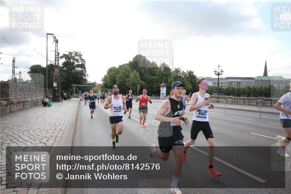 29.06.2025 - hella hamburg halbmarathon Jannik Wohlers http://msf.ph/oto/8142576 29.06.2025 09:45:32 Lombardsbrücke 1080, 1686, 1894, 2460, 4463, 4812, 5187, 5550, 6495, 6878, 7186, 7880, 7965, 8062, 10270, 10484, 11199, 12189, 12232, 12681, 13167, 13343, 13686, 13754, 14167, 14548, 14549, 14622, 15054, 15326, 15507, 15835, 16148, 16724, 16755, 16963, 17117, 17322, 17691, 18135, 18854, 19022, 19118 meine-sportfotos.de