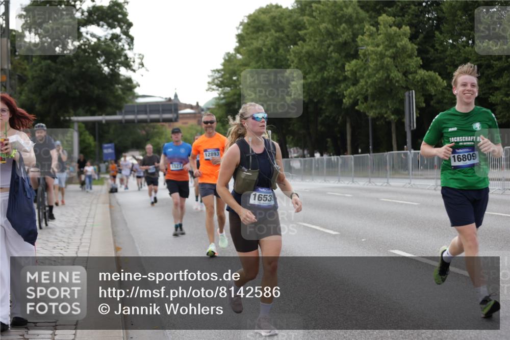 29.06.2025 - hella hamburg halbmarathon Jannik Wohlers http://msf.ph/oto/8142586 29.06.2025 10:07:36 Lombardsbrücke 1079, 1527, 2309, 3328, 4228, 4864, 5287, 7348, 8585, 9071, 9966, 12789, 12893, 13458, 15785, 16809, 16915, 18325, 18531 meine-sportfotos.de