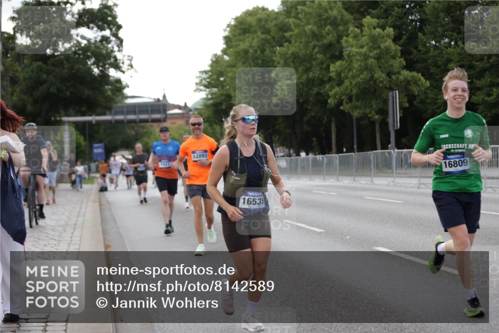 29.06.2025 - hella hamburg halbmarathon Jannik Wohlers http://msf.ph/oto/8142589 29.06.2025 10:07:36 Lombardsbrücke 1079, 1527, 2309, 3328, 4228, 4864, 5287, 7348, 8585, 9071, 9966, 12789, 12893, 13458, 15785, 16809, 16915, 18325, 18531 meine-sportfotos.de