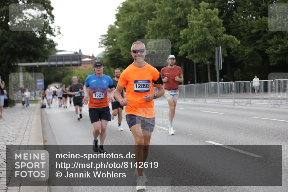 29.06.2025 - hella hamburg halbmarathon Jannik Wohlers http://msf.ph/oto/8142619 29.06.2025 10:07:38 Lombardsbrücke 1079, 1527, 2309, 3328, 4228, 4864, 5287, 7348, 8585, 9966, 12658, 12789, 12893, 13458, 15785, 16809, 18325, 18531 meine-sportfotos.de