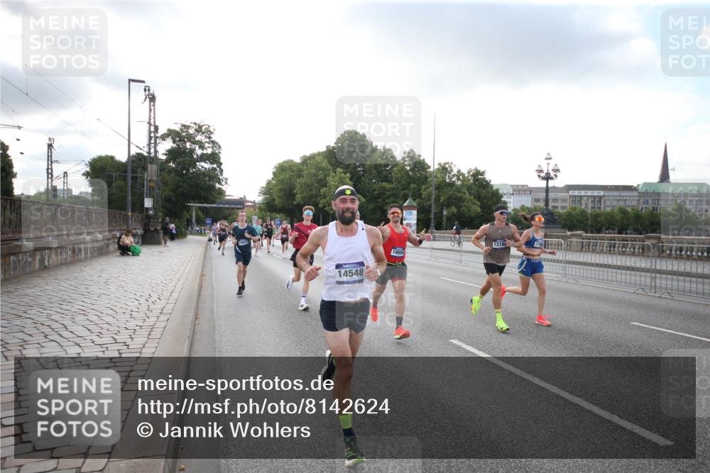 29.06.2025 - hella hamburg halbmarathon Jannik Wohlers http://msf.ph/oto/8142624 29.06.2025 09:45:33 Lombardsbrücke 1080, 1686, 1894, 2460, 4463, 4812, 5187, 5550, 6495, 6878, 7186, 7880, 7965, 8062, 9345, 10270, 10453, 10484, 11199, 12189, 12232, 12681, 13167, 13343, 13686, 13754, 14167, 14548, 14549, 14622, 14699, 15054, 15326, 15507, 15835, 16148, 16695, 16724, 16755, 16963, 17056, 17117, 17322, 17691, 18135, 18854, 19022, 19118 meine-sportfotos.de