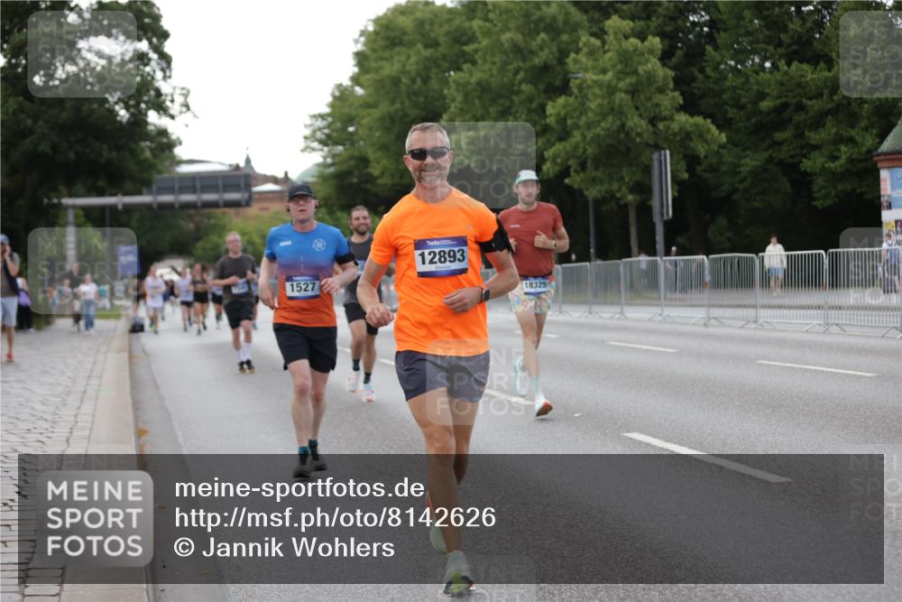 29.06.2025 - hella hamburg halbmarathon Jannik Wohlers http://msf.ph/oto/8142626 29.06.2025 10:07:38 Lombardsbrücke 1079, 1527, 2309, 3328, 4228, 4864, 5287, 7348, 8585, 9966, 12658, 12789, 12893, 13458, 15785, 16809, 18325, 18531 meine-sportfotos.de