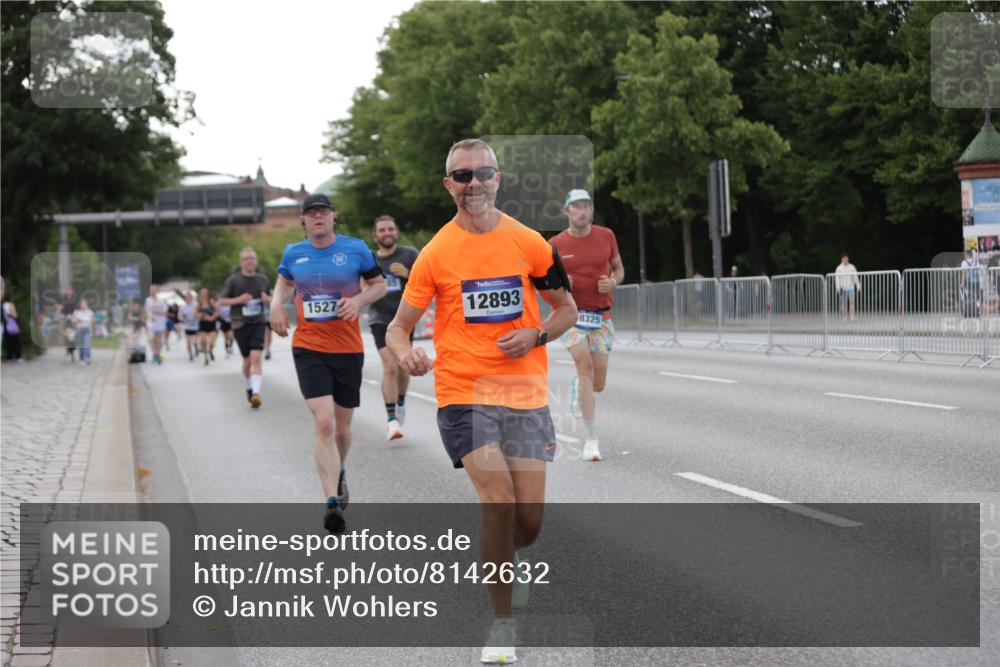 29.06.2025 - hella hamburg halbmarathon Jannik Wohlers http://msf.ph/oto/8142632 29.06.2025 10:07:38 Lombardsbrücke 1079, 1527, 2309, 3328, 4228, 4864, 5287, 7348, 8585, 9966, 12658, 12789, 12893, 13458, 15785, 16809, 18325, 18531 meine-sportfotos.de