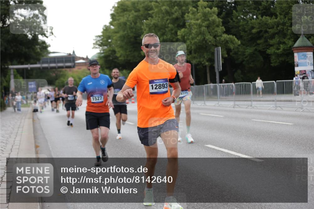 29.06.2025 - hella hamburg halbmarathon Jannik Wohlers http://msf.ph/oto/8142640 29.06.2025 10:07:38 Lombardsbrücke 1079, 1527, 2309, 3328, 4228, 4864, 5287, 7348, 8585, 9966, 12658, 12789, 12893, 13458, 15785, 16809, 18325, 18531 meine-sportfotos.de