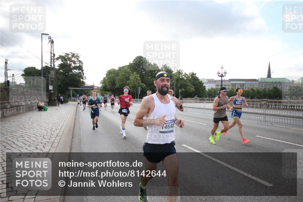 29.06.2025 - hella hamburg halbmarathon Jannik Wohlers http://msf.ph/oto/8142644 29.06.2025 09:45:33 Lombardsbrücke 1080, 1686, 1894, 2460, 4463, 4812, 5187, 5550, 6495, 6878, 7186, 7880, 7965, 8062, 9345, 10270, 10453, 10484, 11199, 12189, 12232, 12681, 13167, 13343, 13686, 13754, 14167, 14548, 14549, 14622, 14699, 15054, 15326, 15507, 15835, 16148, 16695, 16724, 16755, 16963, 17056, 17117, 17322, 17691, 18135, 18854, 19022, 19118 meine-sportfotos.de