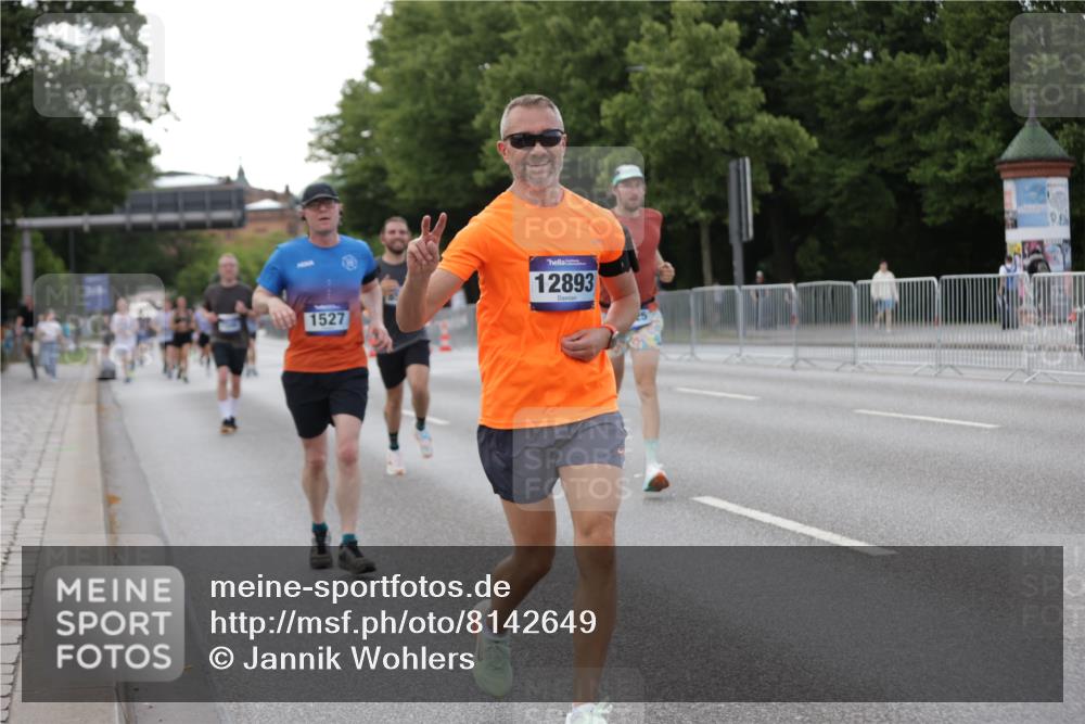 29.06.2025 - hella hamburg halbmarathon Jannik Wohlers http://msf.ph/oto/8142649 29.06.2025 10:07:39 Lombardsbrücke 1079, 1527, 2309, 3328, 4228, 4864, 5287, 7348, 8585, 9966, 12658, 12789, 12893, 13458, 15785, 16809, 18325, 18531 meine-sportfotos.de