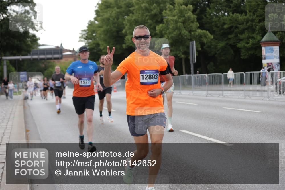 29.06.2025 - hella hamburg halbmarathon Jannik Wohlers http://msf.ph/oto/8142652 29.06.2025 10:07:39 Lombardsbrücke 1079, 1527, 2309, 3328, 4228, 4864, 5287, 7348, 8585, 9966, 12658, 12789, 12893, 13458, 15785, 16809, 18325, 18531 meine-sportfotos.de
