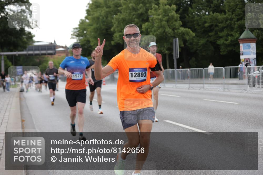 29.06.2025 - hella hamburg halbmarathon Jannik Wohlers http://msf.ph/oto/8142656 29.06.2025 10:07:39 Lombardsbrücke 1079, 1527, 2309, 3328, 4228, 4864, 5287, 7348, 8585, 9966, 12658, 12789, 12893, 13458, 15785, 16809, 18325, 18531 meine-sportfotos.de
