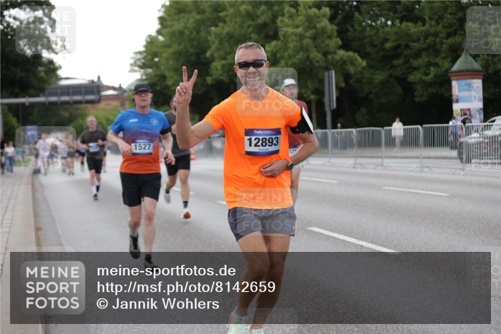 29.06.2025 - hella hamburg halbmarathon Jannik Wohlers http://msf.ph/oto/8142659 29.06.2025 10:07:39 Lombardsbrücke 1079, 1527, 2309, 3328, 4228, 4864, 5287, 7348, 8585, 9966, 12658, 12789, 12893, 13458, 15785, 16809, 18325, 18531 meine-sportfotos.de