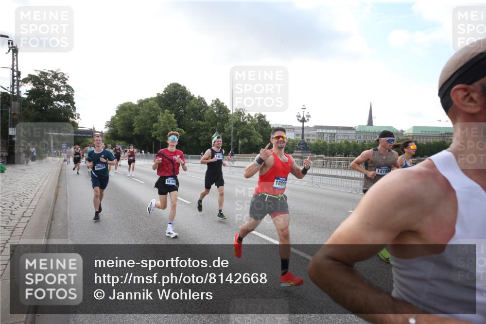 29.06.2025 - hella hamburg halbmarathon Jannik Wohlers http://msf.ph/oto/8142668 29.06.2025 09:45:33 Lombardsbrücke 1080, 1686, 1894, 2460, 4463, 4812, 5187, 5550, 6495, 6878, 7186, 7880, 7965, 8062, 9345, 10270, 10453, 10484, 11199, 12189, 12232, 12681, 13167, 13343, 13686, 13754, 14167, 14548, 14549, 14622, 14699, 15054, 15326, 15507, 15835, 16148, 16695, 16724, 16755, 16963, 17056, 17117, 17322, 17691, 18135, 18854, 19022, 19118 meine-sportfotos.de