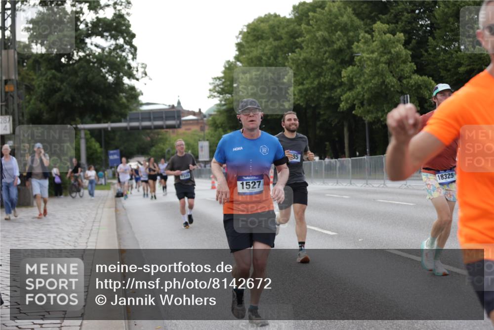29.06.2025 - hella hamburg halbmarathon Jannik Wohlers http://msf.ph/oto/8142672 29.06.2025 10:07:39 Lombardsbrücke 1079, 1527, 2309, 3328, 4228, 4864, 5287, 7348, 8585, 9966, 12658, 12789, 12893, 13458, 15785, 16809, 18325, 18531 meine-sportfotos.de
