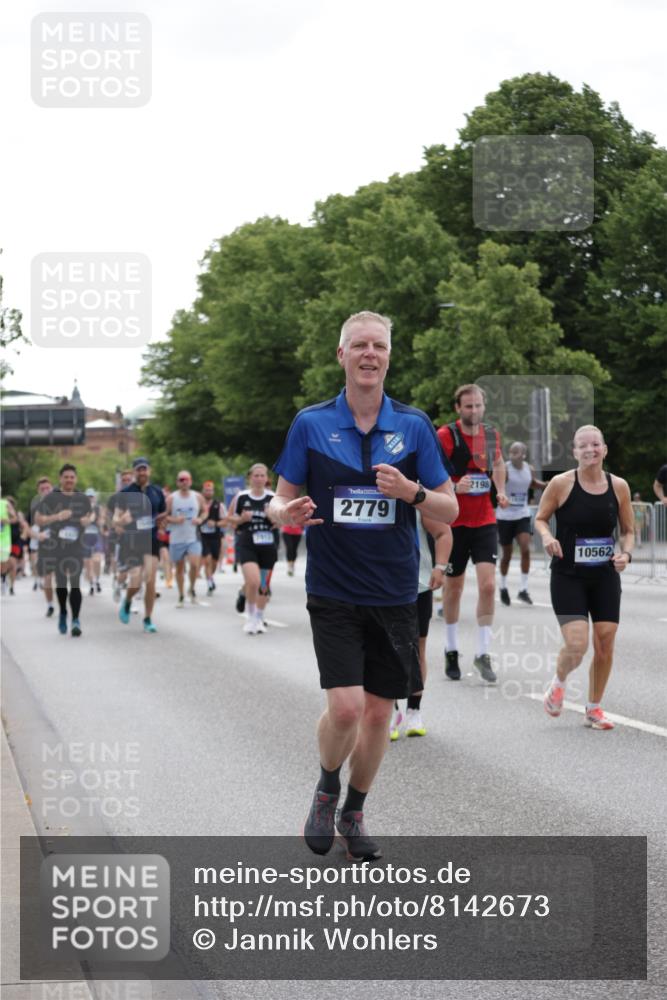 29.06.2025 - hella hamburg halbmarathon Jannik Wohlers http://msf.ph/oto/8142673 29.06.2025 10:44:39 Lombardsbrücke 1024, 1273, 1629, 1685, 1924, 2007, 2779, 3570, 4186, 4275, 4337, 5190, 6509, 6841, 6888, 7699, 7912, 8594, 8762, 8907, 9036, 10562, 10566, 10668, 10707, 12198, 12332, 12334, 12394, 13039, 13261, 13580, 14758, 14777, 15458, 15750, 15751, 15998, 16850, 17521, 18084, 18230, 18294 meine-sportfotos.de