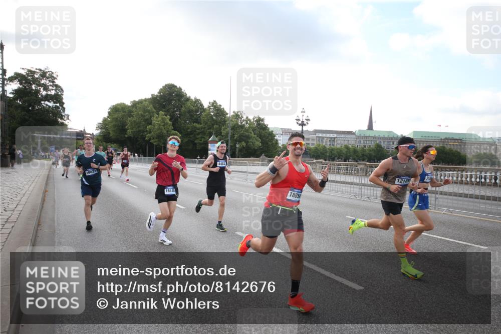 29.06.2025 - hella hamburg halbmarathon Jannik Wohlers http://msf.ph/oto/8142676 29.06.2025 09:45:34 Lombardsbrücke 1080, 1686, 1894, 2460, 4463, 4812, 5187, 5550, 6169, 6495, 6878, 7186, 7880, 7965, 8062, 9345, 10270, 10453, 10484, 11199, 12189, 12232, 12681, 13167, 13343, 13686, 13754, 14167, 14548, 14549, 14622, 14699, 15054, 15326, 15507, 15835, 16148, 16695, 16724, 16755, 16963, 17056, 17117, 17322, 17691, 18135, 18854, 19022, 19118 meine-sportfotos.de