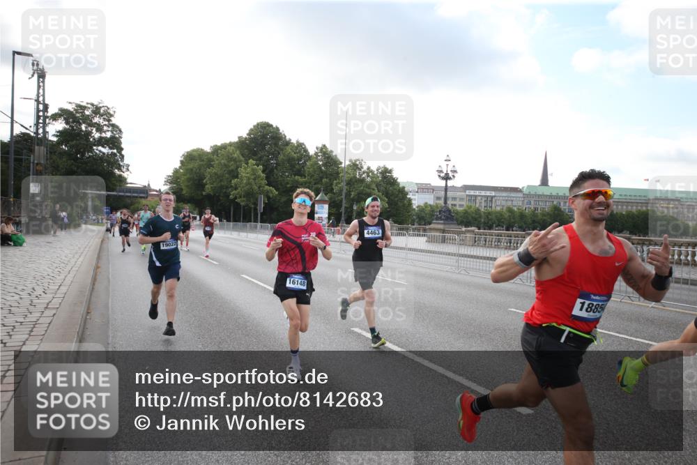 29.06.2025 - hella hamburg halbmarathon Jannik Wohlers http://msf.ph/oto/8142683 29.06.2025 09:45:34 Lombardsbrücke 1080, 1686, 1894, 2460, 4463, 4812, 5187, 5550, 6169, 6495, 6878, 7186, 7880, 7965, 8062, 9345, 10270, 10453, 10484, 11199, 12189, 12232, 12681, 13167, 13343, 13686, 13754, 14167, 14548, 14549, 14622, 14699, 15054, 15326, 15507, 15835, 16148, 16695, 16724, 16755, 16963, 17056, 17117, 17322, 17691, 18135, 18854, 19022, 19118 meine-sportfotos.de