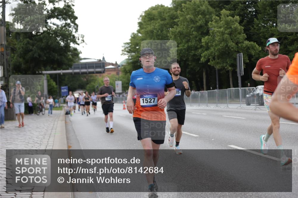 29.06.2025 - hella hamburg halbmarathon Jannik Wohlers http://msf.ph/oto/8142684 29.06.2025 10:07:40 Lombardsbrücke 1079, 1527, 2309, 3328, 4228, 4864, 5287, 7348, 8585, 9966, 12658, 12893, 13458, 15785, 16809, 18325, 18531 meine-sportfotos.de