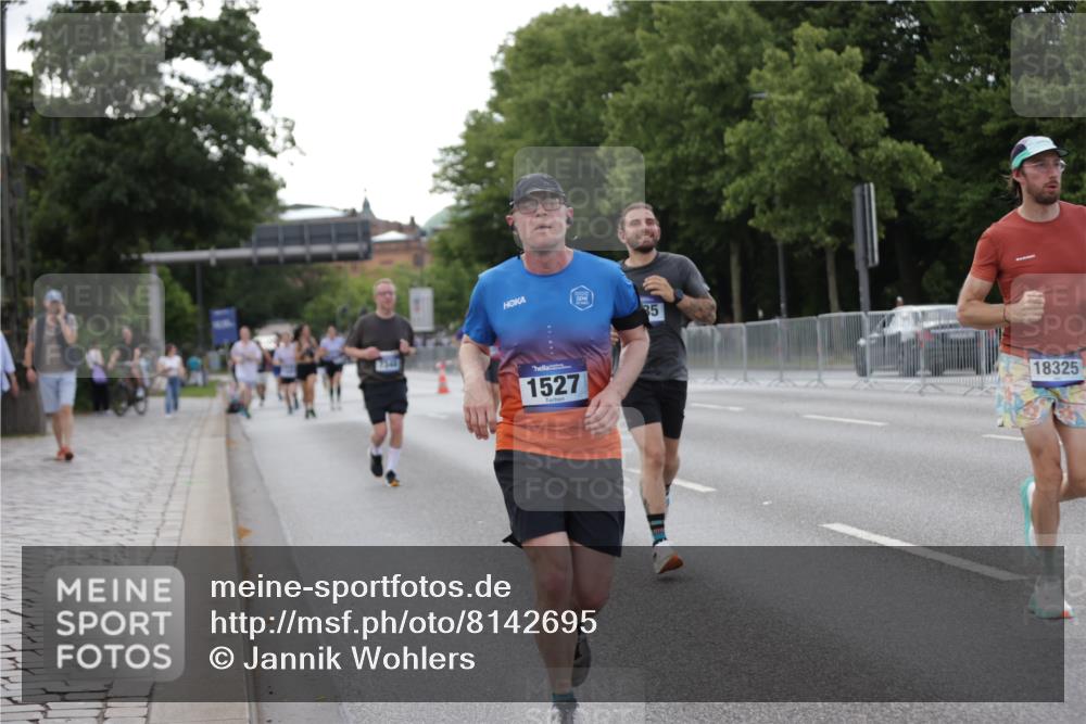 29.06.2025 - hella hamburg halbmarathon Jannik Wohlers http://msf.ph/oto/8142695 29.06.2025 10:07:40 Lombardsbrücke 1079, 1527, 2309, 3328, 4228, 4864, 5287, 7348, 8585, 9966, 12658, 12893, 13458, 15785, 16809, 18325, 18531 meine-sportfotos.de