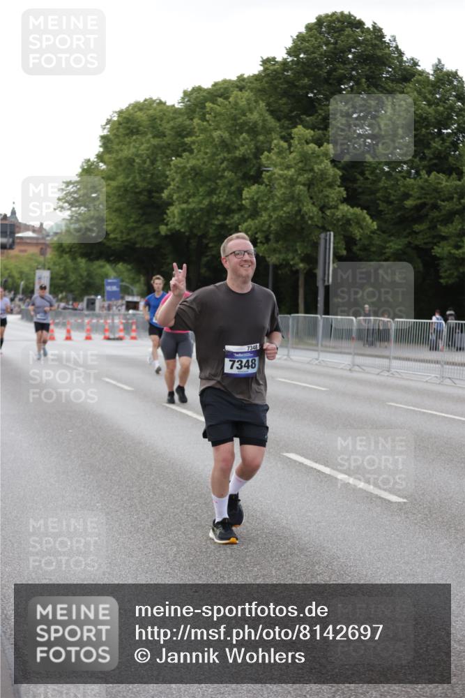 29.06.2025 - hella hamburg halbmarathon Jannik Wohlers http://msf.ph/oto/8142697 29.06.2025 10:07:44 Lombardsbrücke 1527, 2427, 5287, 5926, 7198, 7348, 8585, 9616, 10609, 10857, 12658, 12893, 13014, 15785, 16809, 18325, 18531 meine-sportfotos.de