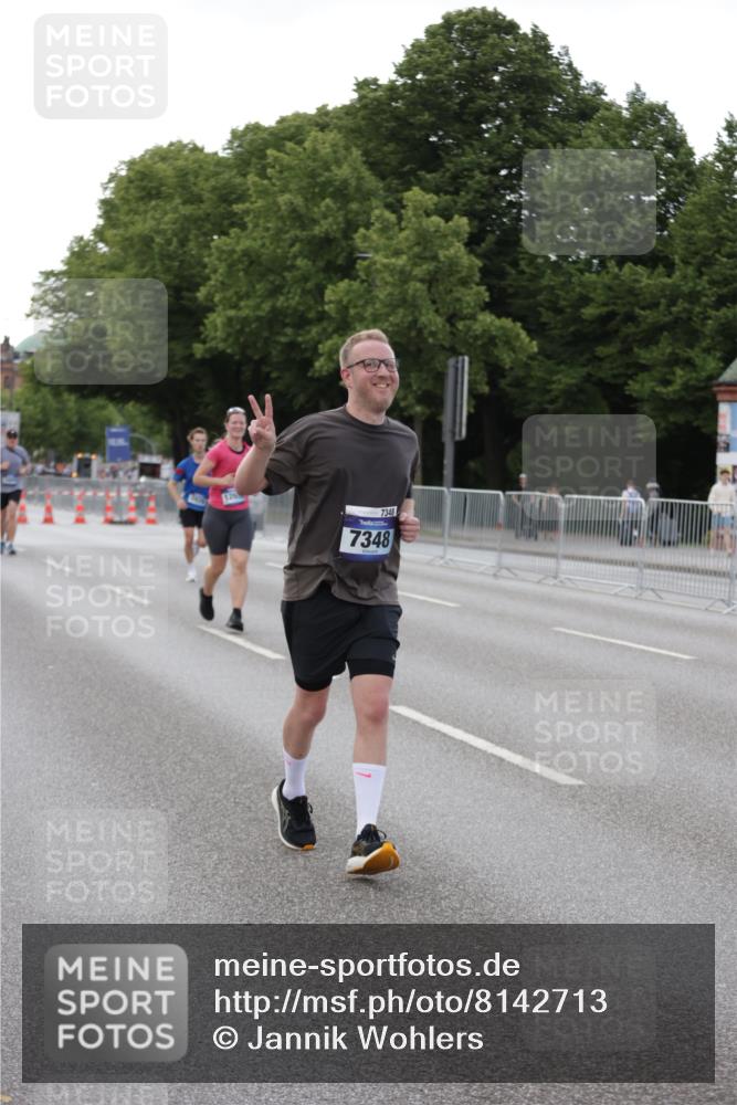 29.06.2025 - hella hamburg halbmarathon Jannik Wohlers http://msf.ph/oto/8142713 29.06.2025 10:07:44 Lombardsbrücke 1527, 2427, 5287, 5926, 7198, 7348, 8585, 9616, 10609, 10857, 12658, 12893, 13014, 15785, 16809, 18325, 18531 meine-sportfotos.de