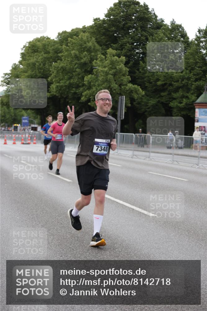 29.06.2025 - hella hamburg halbmarathon Jannik Wohlers http://msf.ph/oto/8142718 29.06.2025 10:07:44 Lombardsbrücke 1527, 2427, 5287, 5926, 7198, 7348, 8585, 9616, 10609, 10857, 12658, 12893, 13014, 15785, 16809, 18325, 18531 meine-sportfotos.de