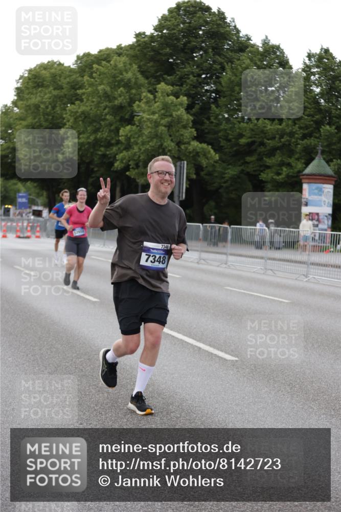 29.06.2025 - hella hamburg halbmarathon Jannik Wohlers http://msf.ph/oto/8142723 29.06.2025 10:07:44 Lombardsbrücke 1527, 2427, 5287, 5926, 7198, 7348, 8585, 9616, 10609, 10857, 12658, 12893, 13014, 15785, 16809, 18325, 18531 meine-sportfotos.de