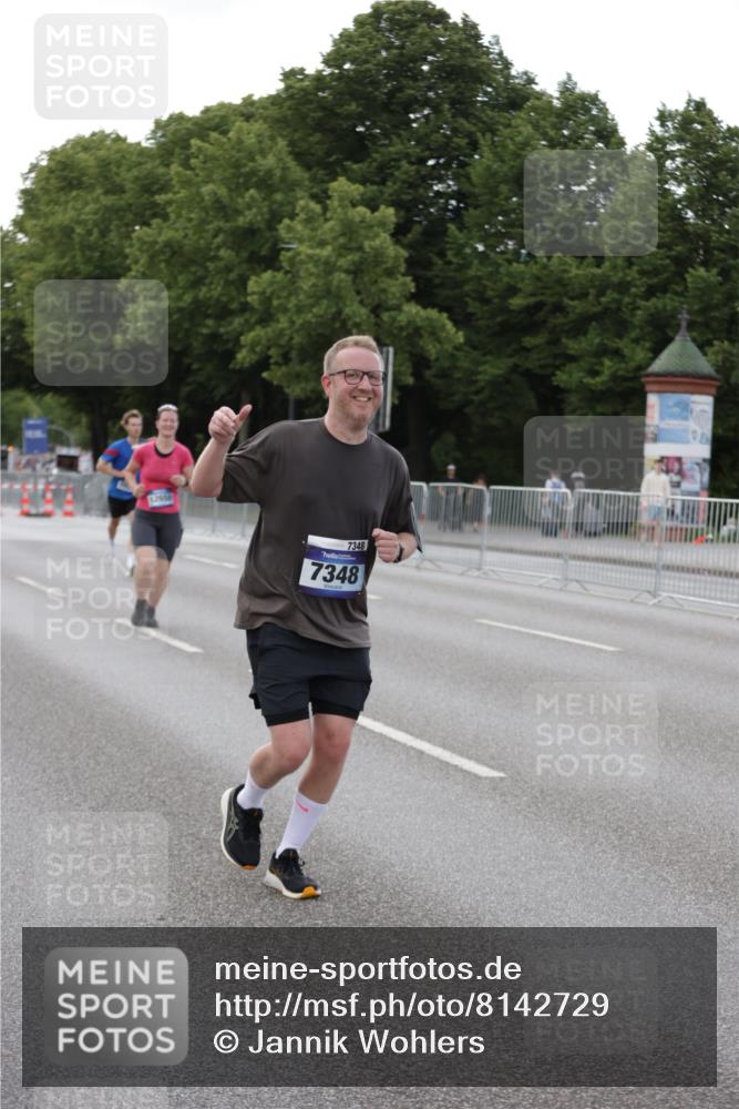 29.06.2025 - hella hamburg halbmarathon Jannik Wohlers http://msf.ph/oto/8142729 29.06.2025 10:07:44 Lombardsbrücke 1527, 2427, 5287, 5926, 7198, 7348, 8585, 9616, 10609, 10857, 12658, 12893, 13014, 15785, 16809, 18325, 18531 meine-sportfotos.de