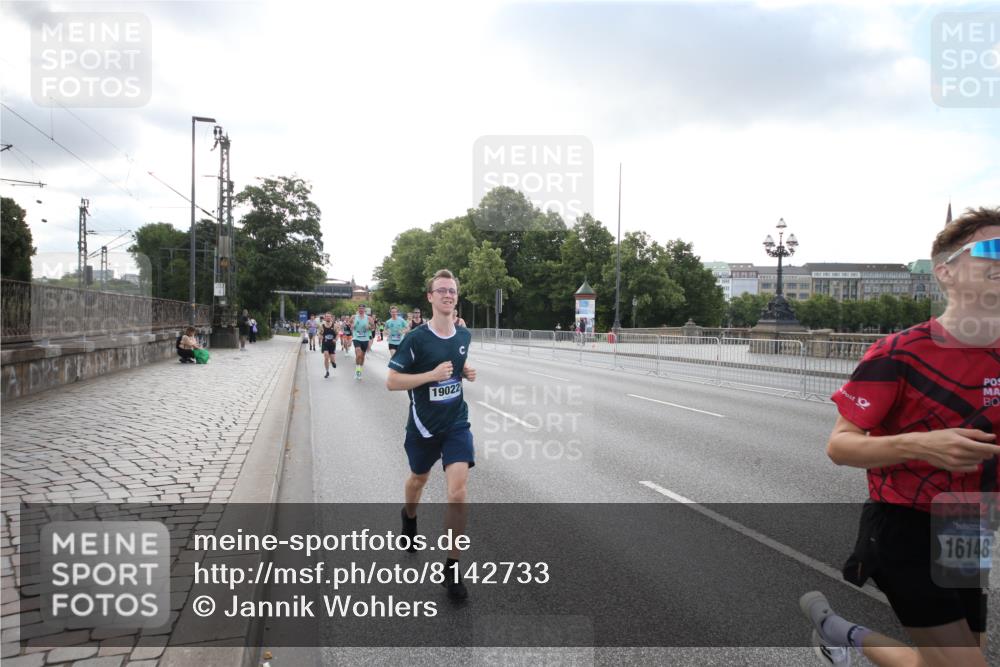 29.06.2025 - hella hamburg halbmarathon Jannik Wohlers http://msf.ph/oto/8142733 29.06.2025 09:45:35 Lombardsbrücke 1080, 1686, 1894, 2460, 4463, 4812, 5187, 5550, 6169, 6495, 6878, 7055, 7186, 7880, 7965, 8062, 9345, 10270, 10453, 10484, 11199, 12189, 12232, 12681, 13167, 13343, 13686, 13754, 14167, 14548, 14549, 14699, 15054, 15115, 15326, 15507, 15835, 16148, 16507, 16695, 16963, 17056, 17117, 17322, 17691, 17768, 18135, 18854, 19022, 19118 meine-sportfotos.de
