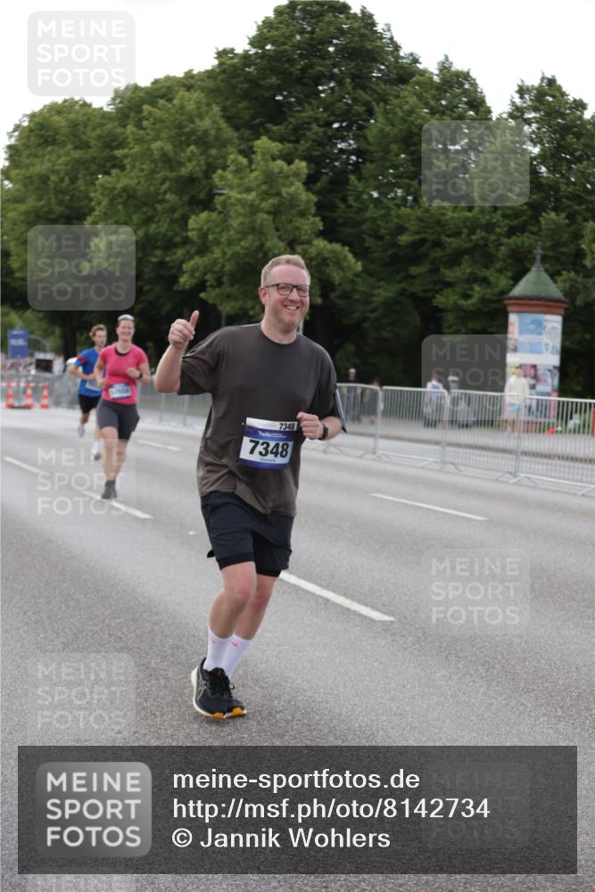 29.06.2025 - hella hamburg halbmarathon Jannik Wohlers http://msf.ph/oto/8142734 29.06.2025 10:07:44 Lombardsbrücke 1527, 2427, 5287, 5926, 7198, 7348, 8585, 9616, 10609, 10857, 12658, 12893, 13014, 15785, 16809, 18325, 18531 meine-sportfotos.de