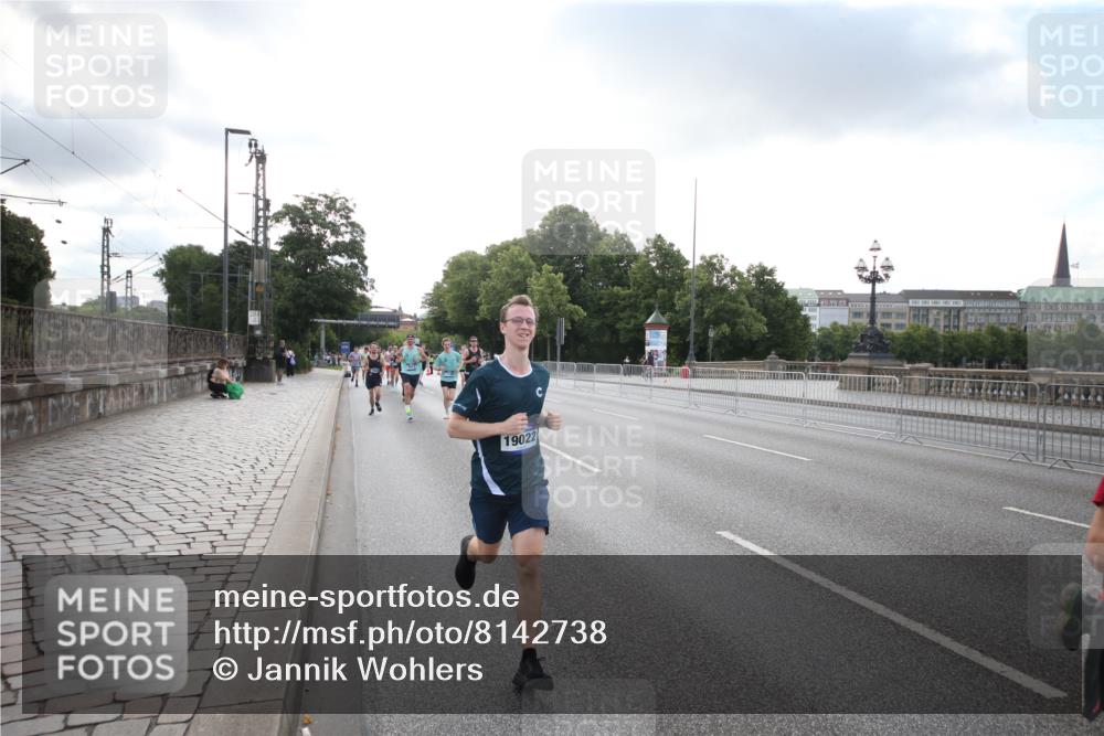 29.06.2025 - hella hamburg halbmarathon Jannik Wohlers http://msf.ph/oto/8142738 29.06.2025 09:45:35 Lombardsbrücke 1080, 1686, 1894, 2460, 4463, 4812, 5187, 5550, 6169, 6495, 6878, 7055, 7186, 7880, 7965, 8062, 9345, 10270, 10453, 10484, 11199, 12189, 12232, 12681, 13167, 13343, 13686, 13754, 14167, 14548, 14549, 14699, 15054, 15115, 15326, 15507, 15835, 16148, 16507, 16695, 16963, 17056, 17117, 17322, 17691, 17768, 18135, 18854, 19022, 19118 meine-sportfotos.de