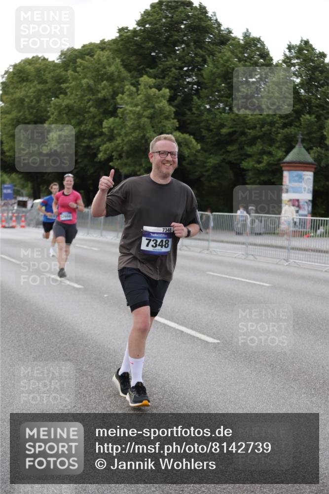 29.06.2025 - hella hamburg halbmarathon Jannik Wohlers http://msf.ph/oto/8142739 29.06.2025 10:07:44 Lombardsbrücke 1527, 2427, 5287, 5926, 7198, 7348, 8585, 9616, 10609, 10857, 12658, 12893, 13014, 15785, 16809, 18325, 18531 meine-sportfotos.de