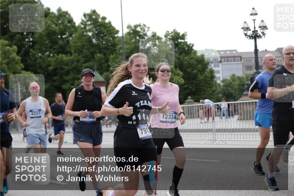 29.06.2025 - hella hamburg halbmarathon Jannik Wohlers http://msf.ph/oto/8142745 29.06.2025 10:44:45 Lombardsbrücke 1024, 1685, 1798, 2007, 2779, 3160, 3164, 3879, 3993, 4186, 4337, 4504, 4820, 4851, 5099, 5108, 5190, 5636, 6509, 6788, 6980, 7699, 7912, 8594, 8605, 8762, 8907, 10562, 10566, 10707, 11314, 11393, 12198, 12332, 12334, 12394, 12793, 12905, 13555, 13580, 14002, 14513, 14758, 14777, 15458, 15750, 15751, 15998, 16850, 17521, 18084, 18230, 18294 meine-sportfotos.de