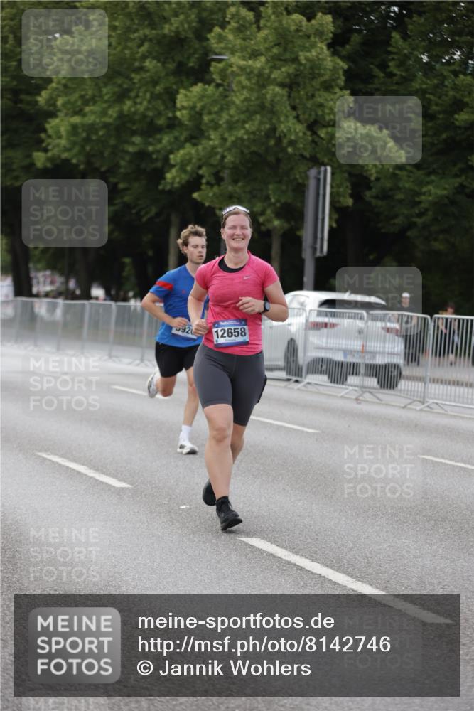29.06.2025 - hella hamburg halbmarathon Jannik Wohlers http://msf.ph/oto/8142746 29.06.2025 10:07:45 Lombardsbrücke 1527, 2427, 5287, 5926, 7198, 7348, 8585, 9616, 10609, 10857, 12658, 12893, 13014, 14631, 15785, 16809, 18325 meine-sportfotos.de