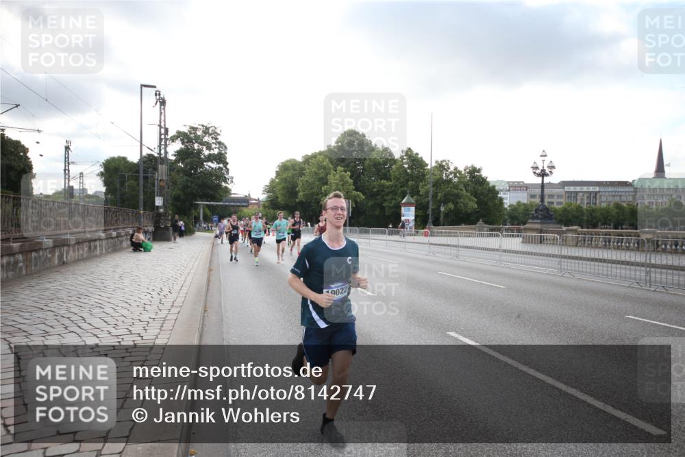 29.06.2025 - hella hamburg halbmarathon Jannik Wohlers http://msf.ph/oto/8142747 29.06.2025 09:45:35 Lombardsbrücke 1080, 1686, 1894, 2460, 4463, 4812, 5187, 5550, 6169, 6495, 6878, 7055, 7186, 7880, 7965, 8062, 9345, 10270, 10453, 10484, 11199, 12189, 12232, 12681, 13167, 13343, 13686, 13754, 14167, 14548, 14549, 14699, 15054, 15115, 15326, 15507, 15835, 16148, 16507, 16695, 16963, 17056, 17117, 17322, 17691, 17768, 18135, 18854, 19022, 19118 meine-sportfotos.de