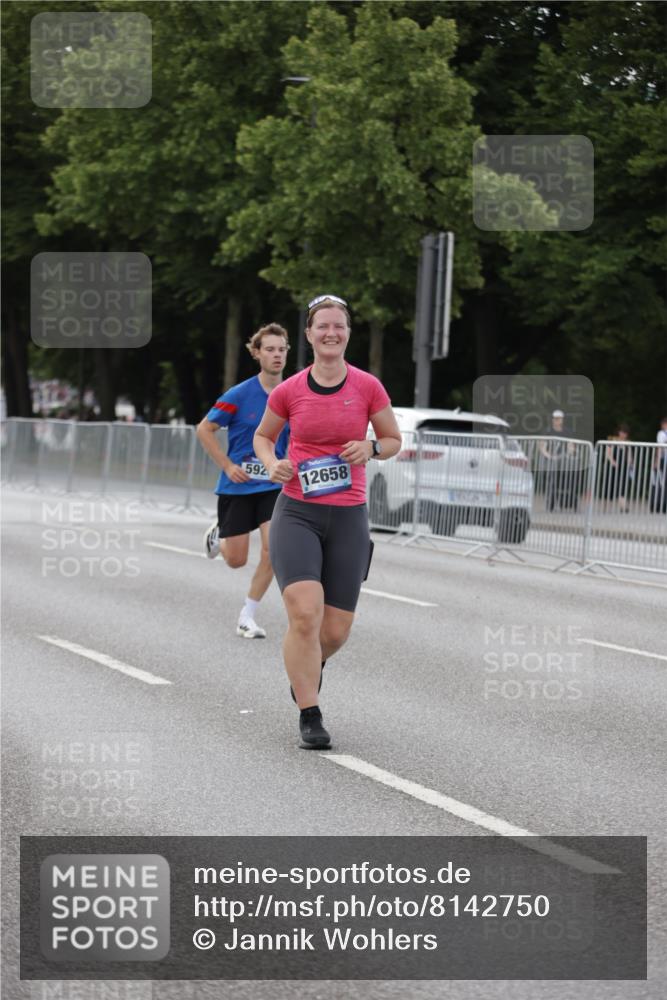 29.06.2025 - hella hamburg halbmarathon Jannik Wohlers http://msf.ph/oto/8142750 29.06.2025 10:07:46 Lombardsbrücke 1527, 2427, 5926, 7198, 7348, 8585, 9616, 10609, 10857, 12658, 12893, 13014, 14631, 15785, 16809, 18325 meine-sportfotos.de