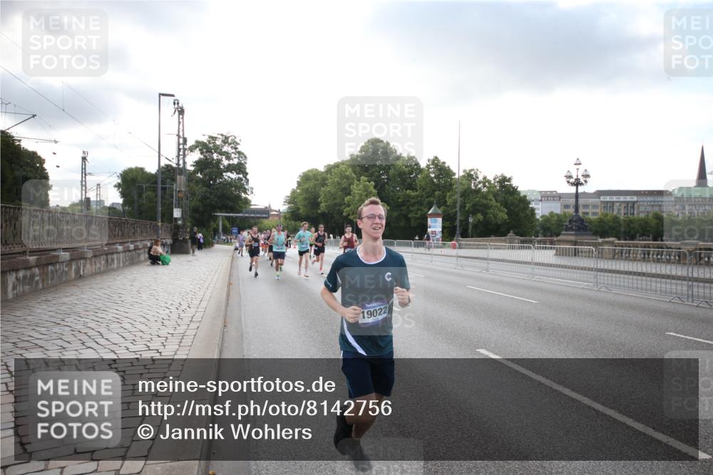 29.06.2025 - hella hamburg halbmarathon Jannik Wohlers http://msf.ph/oto/8142756 29.06.2025 09:45:35 Lombardsbrücke 1080, 1686, 1894, 2460, 4463, 4812, 5187, 5550, 6169, 6495, 6878, 7055, 7186, 7880, 7965, 8062, 9345, 10270, 10453, 10484, 11199, 12189, 12232, 12681, 13167, 13343, 13686, 13754, 14167, 14548, 14549, 14699, 15054, 15115, 15326, 15507, 15835, 16148, 16507, 16695, 16963, 17056, 17117, 17322, 17691, 17768, 18135, 18854, 19022, 19118 meine-sportfotos.de