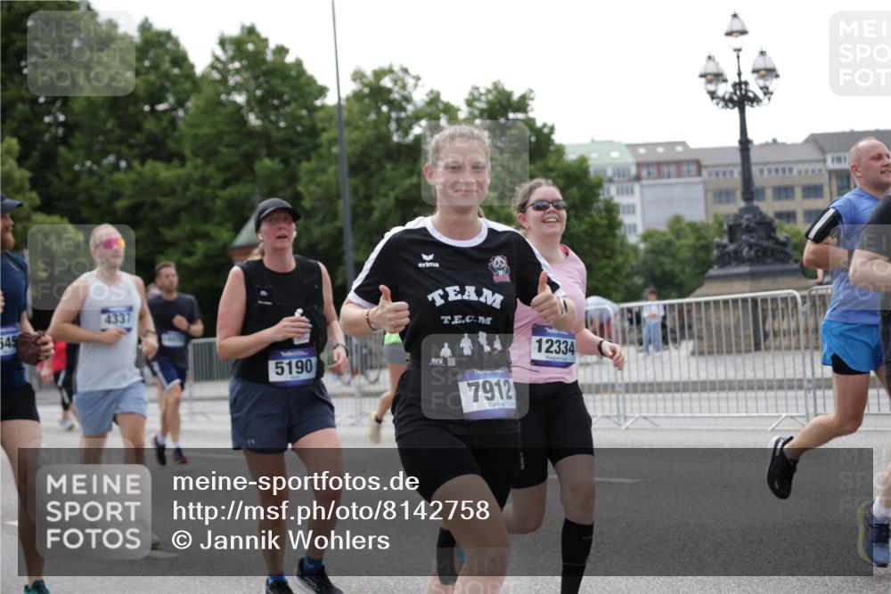 29.06.2025 - hella hamburg halbmarathon Jannik Wohlers http://msf.ph/oto/8142758 29.06.2025 10:44:45 Lombardsbrücke 1024, 1685, 1798, 2007, 2779, 3160, 3164, 3879, 3993, 4186, 4337, 4504, 4820, 4851, 5099, 5108, 5190, 5636, 6509, 6788, 6980, 7699, 7912, 8594, 8605, 8762, 8907, 10562, 10566, 10707, 11314, 11393, 12198, 12332, 12334, 12394, 12793, 12905, 13555, 13580, 14002, 14513, 14758, 14777, 15458, 15750, 15751, 15998, 16850, 17521, 18084, 18230, 18294 meine-sportfotos.de
