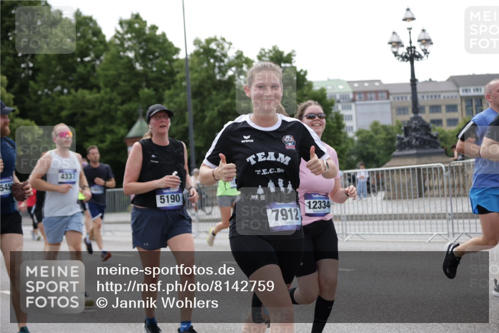 29.06.2025 - hella hamburg halbmarathon Jannik Wohlers http://msf.ph/oto/8142759 29.06.2025 10:44:45 Lombardsbrücke 1024, 1685, 1798, 2007, 2779, 3160, 3164, 3879, 3993, 4186, 4337, 4504, 4820, 4851, 5099, 5108, 5190, 5636, 6509, 6788, 6980, 7699, 7912, 8594, 8605, 8762, 8907, 10562, 10566, 10707, 11314, 11393, 12198, 12332, 12334, 12394, 12793, 12905, 13555, 13580, 14002, 14513, 14758, 14777, 15458, 15750, 15751, 15998, 16850, 17521, 18084, 18230, 18294 meine-sportfotos.de